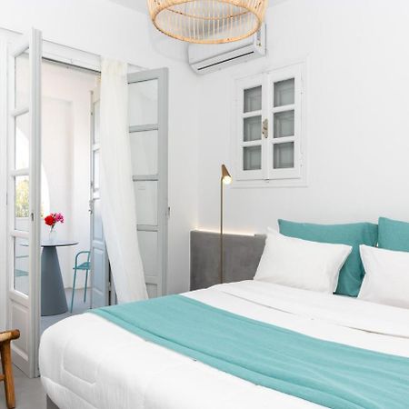 Symmetry Suites Akrotiri  Exterior photo