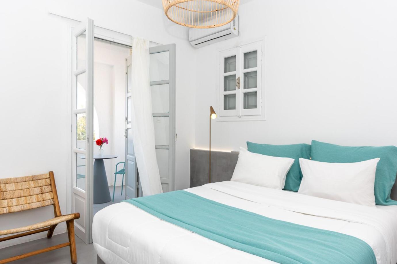 Symmetry Suites Akrotiri  Exterior photo