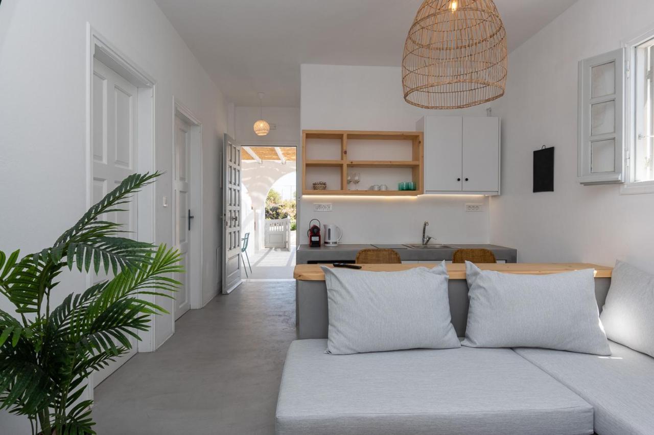 Symmetry Suites Akrotiri  Exterior photo