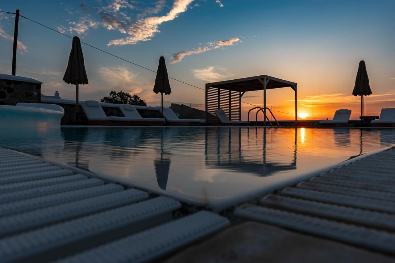 Symmetry Suites Akrotiri  Exterior photo