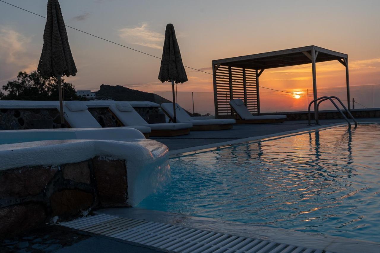 Symmetry Suites Akrotiri  Exterior photo