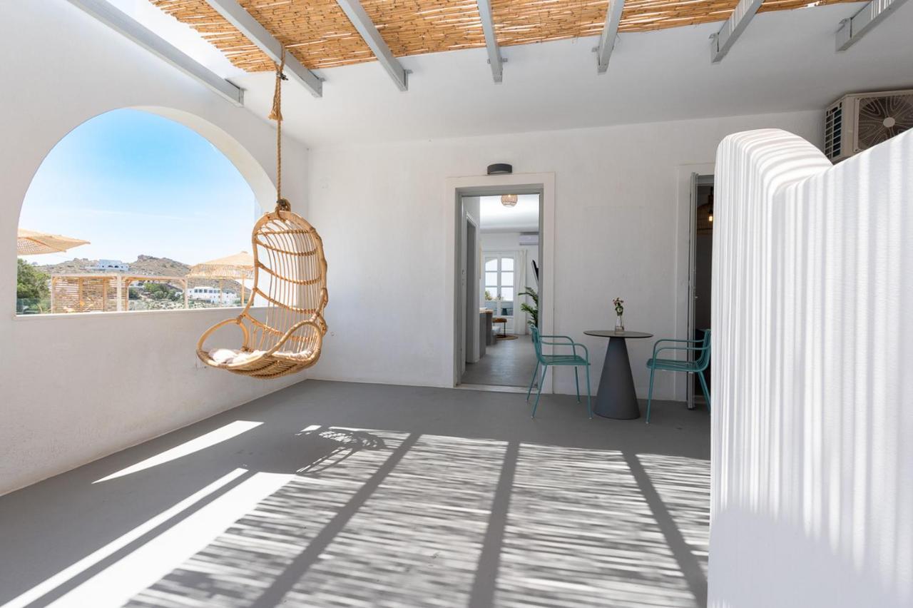 Symmetry Suites Akrotiri  Exterior photo