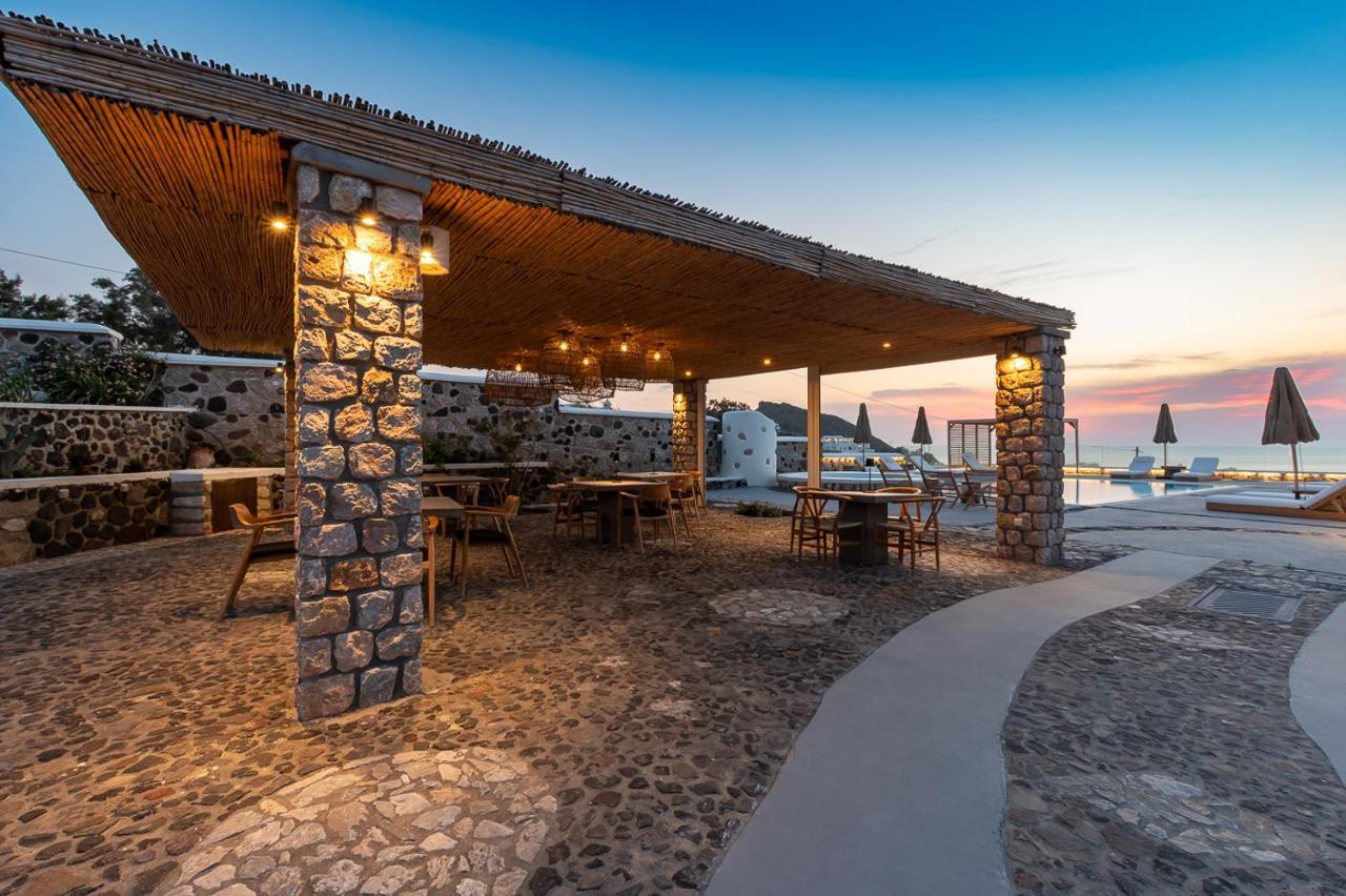 Symmetry Suites Akrotiri  Exterior photo