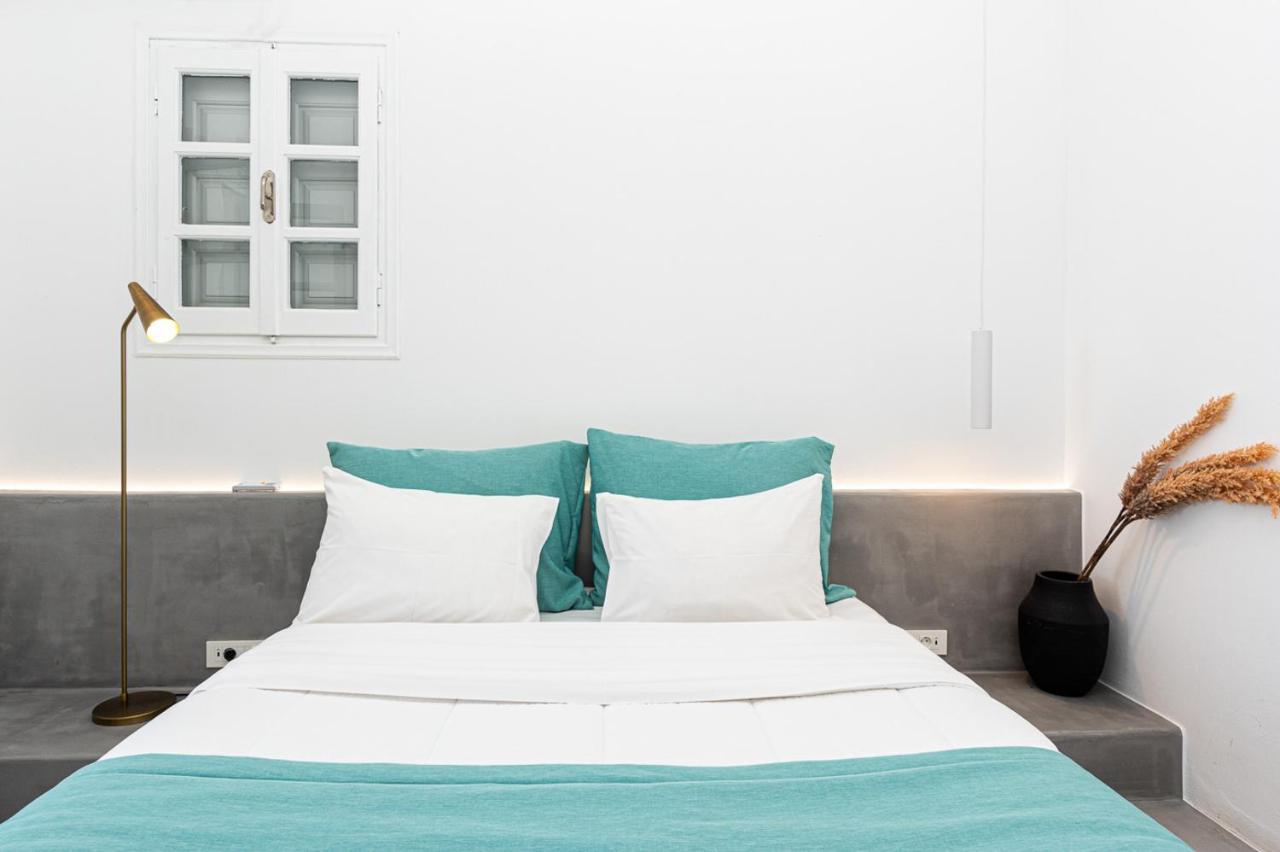 Symmetry Suites Akrotiri  Exterior photo