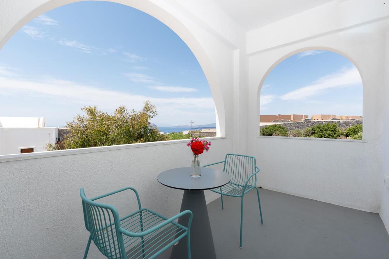 Symmetry Suites Akrotiri  Exterior photo