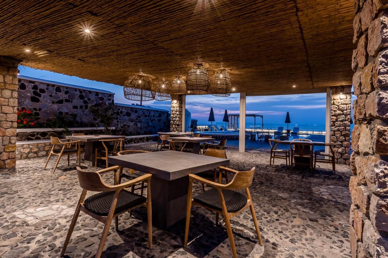 Symmetry Suites Akrotiri  Exterior photo