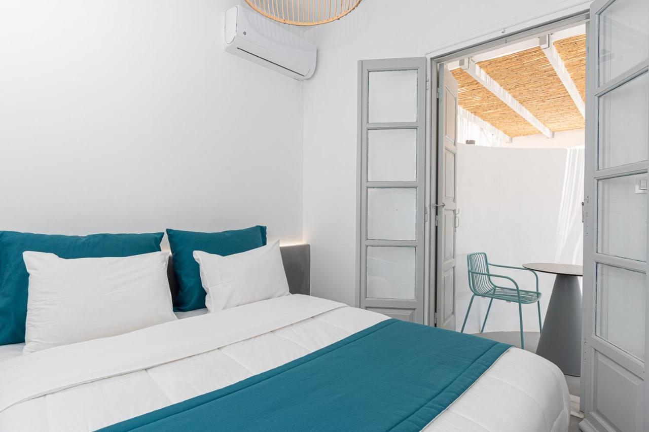Symmetry Suites Akrotiri  Exterior photo