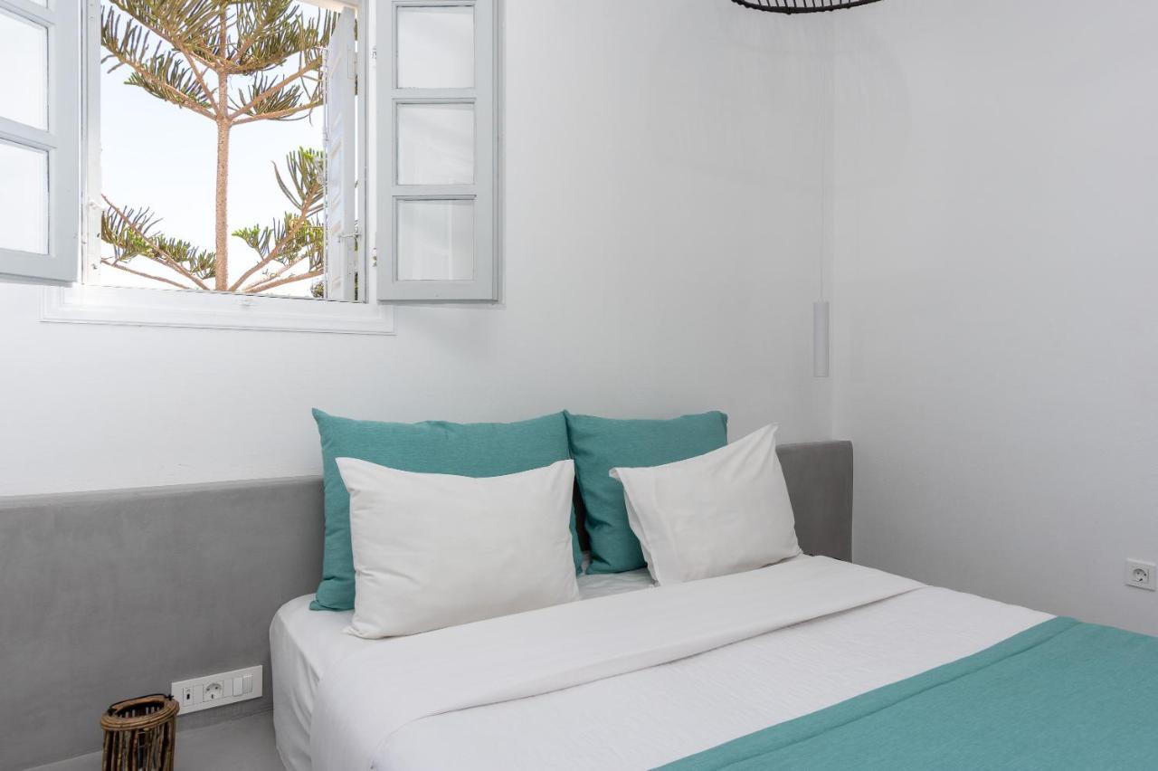 Symmetry Suites Akrotiri  Exterior photo